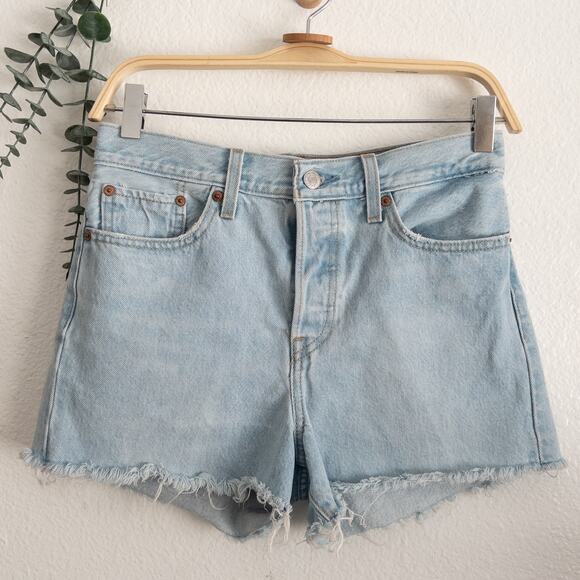 Levi's Pants - Levi's Waterless Wedgie Shorts Light Wash Size 27 Irregular